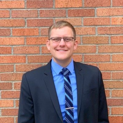 Drake Lundstrum Headshot.jpg